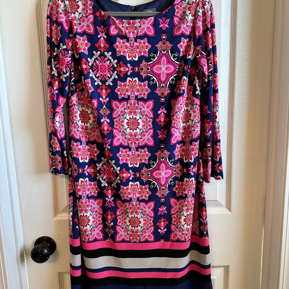 Beautiful Vince Camuto shift dress